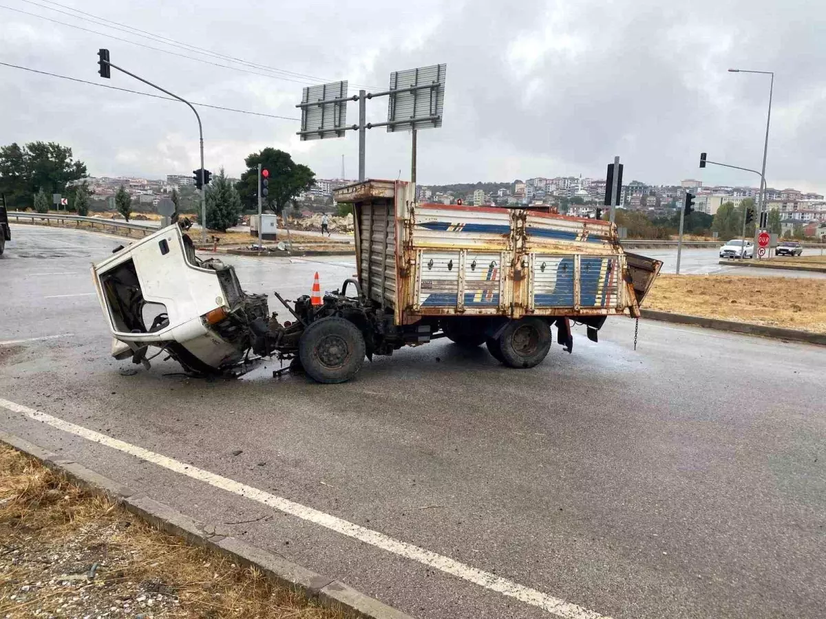 Çanakkale'de Trafik Kazası: 38 Yaşındaki Sürücü Hayatını Kaybetti