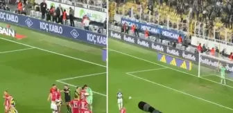 Fenerbahçe taraftarının çıldırdığı anlar! Futbolcular zor sakinleştirdi