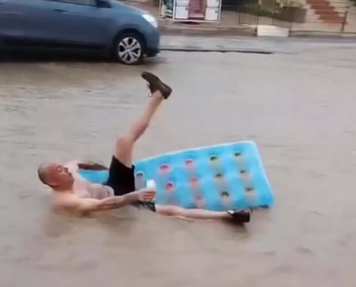 Fethiye'de Yağmur Eğlenceye Dönüştü