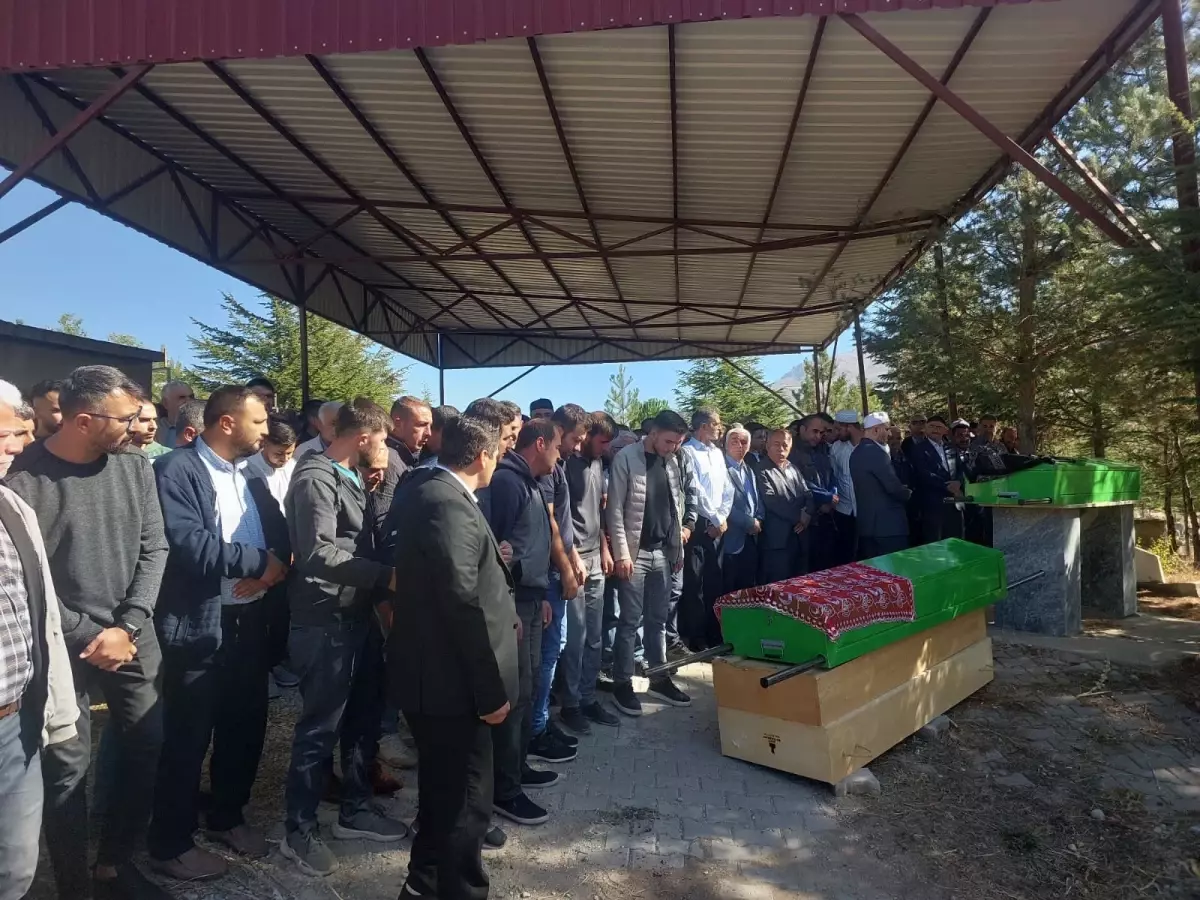 Niğde'de Gaz Sızıntısı: Anne ve Kızı Yan Yana Toprağa Verildi