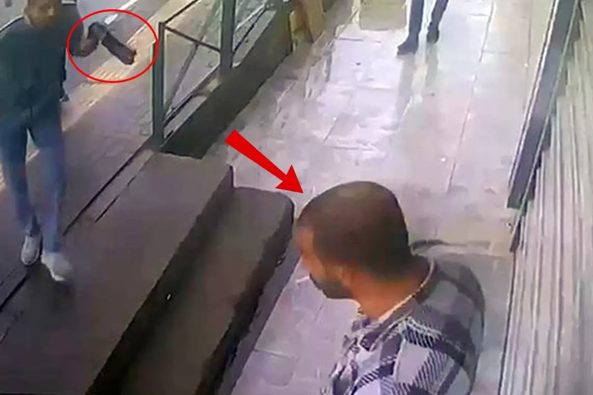 Husumetlisini sokak ortasında çekip vurdu: O anlar kamerada
