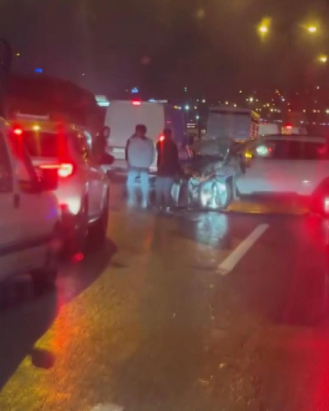 istanbul da 17 aracin karistigi zincirleme kaza 19096720 85 m