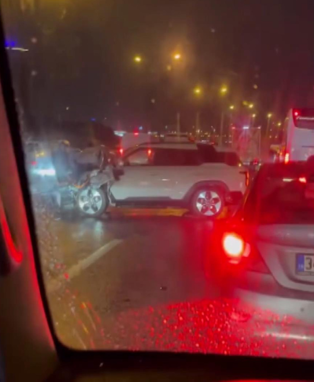 istanbul da 17 aracin karistigi zincirleme kaza 19096720 8896 m