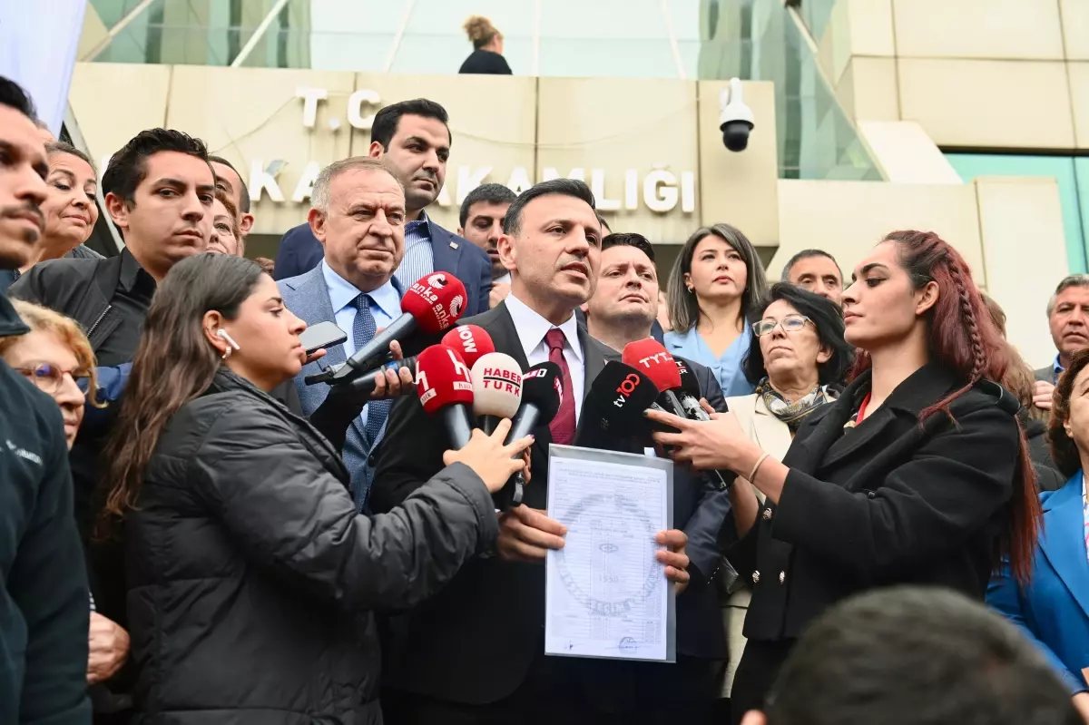 İstanbul-Özgür Çelik, Sarıyer İlçe Seçim Kurulu önünde konuştu / Metin eklendi