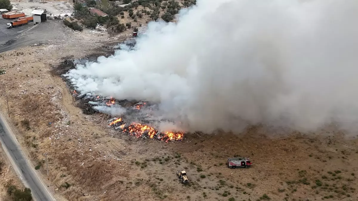 İzmir'de Çöp Alanında Yangın: 5 Saat Süren Müdahale