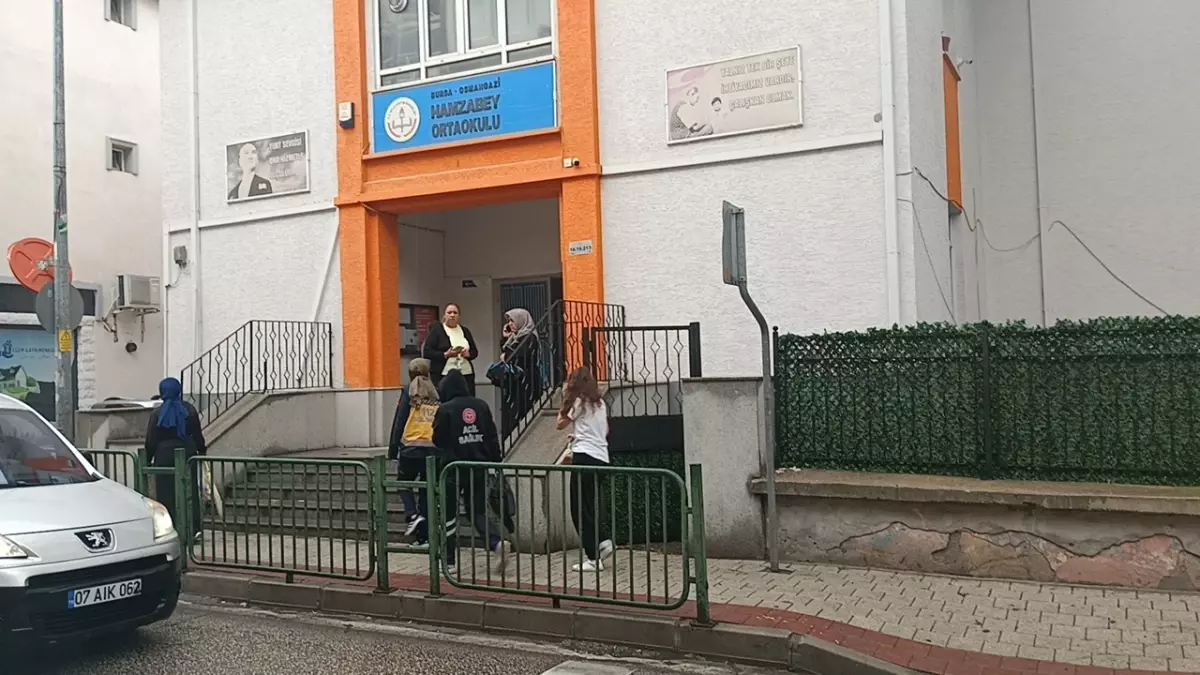 Bursa'da Ortaokulda Şeker Tüketimi Nedeniyle 9 Öğrenci Hastaneye Kaldırıldı
