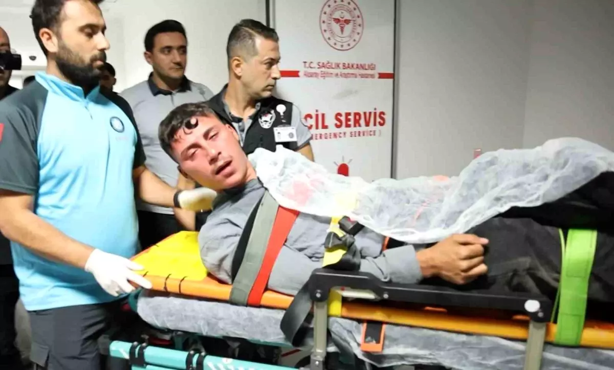 Aksaray'da Bıçaklı Kavga: İki Genç Hastanelik Oldu