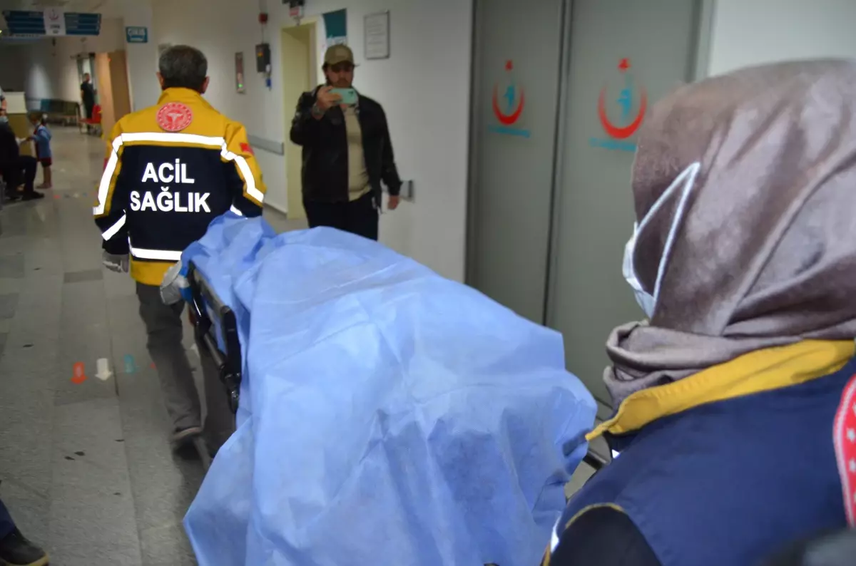 Aksaray'da Bıçaklı Kavga: İki Genç Yaralandı