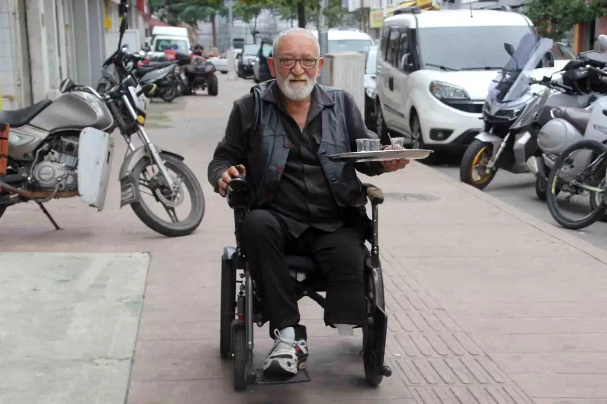 Bacağını Kaybetmesine Rağmen Çay Ocağında Çalışmaya Devam Ediyor