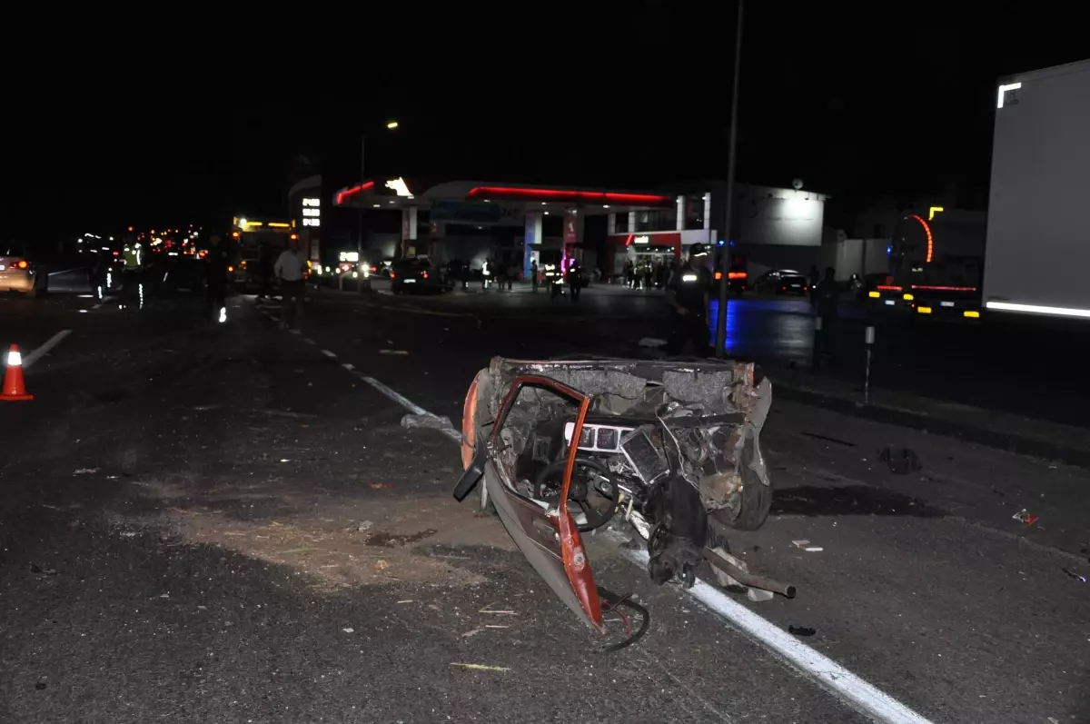 Salihli'de Trafik Kazası: 5 Ölü, 6 Yaralı