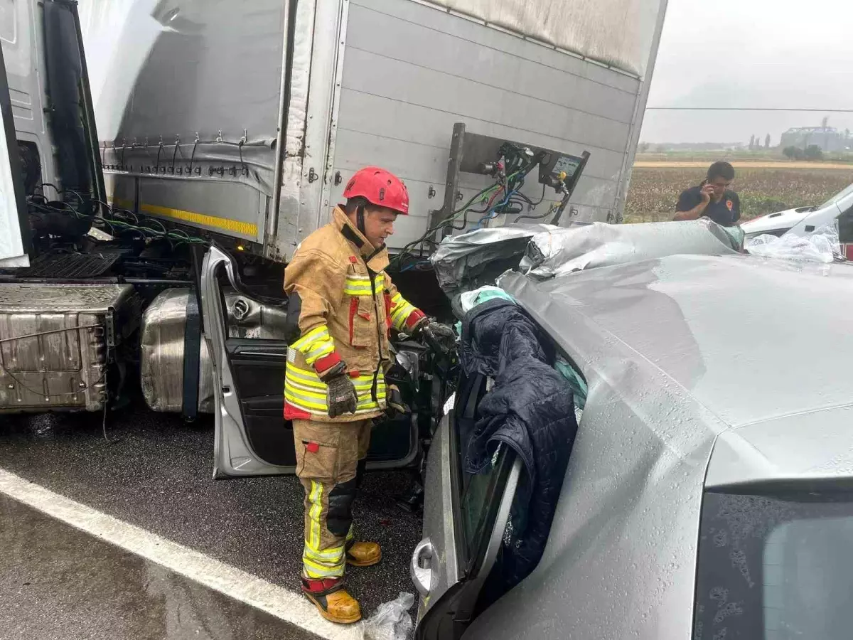 Manisa'da Zincirleme Trafik Kazası: 1 Ölü, 2 Yaralı