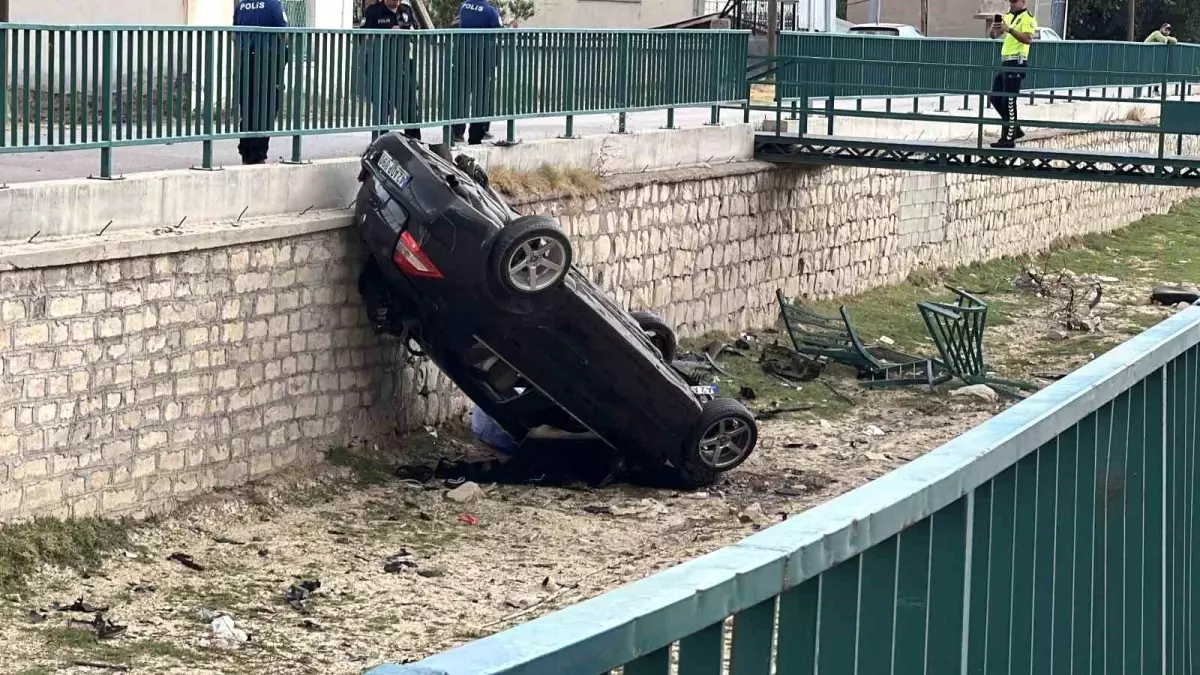 Konya'da Otomobil Kanala Uçtu: Bir Genç Kız Hayatını Kaybetti