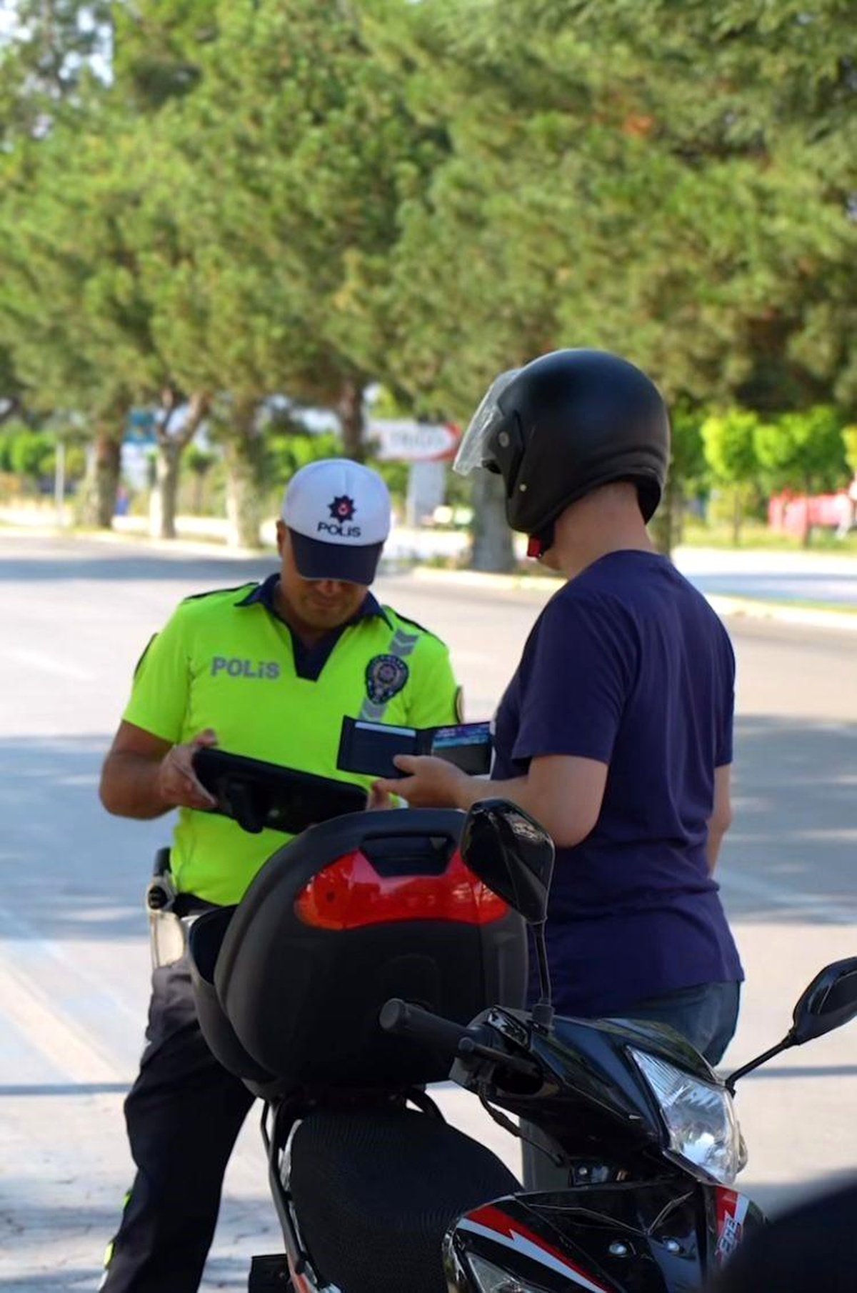 Isparta'da Polis Denetimlerinde 60 Aranan Kişi Yakalandı