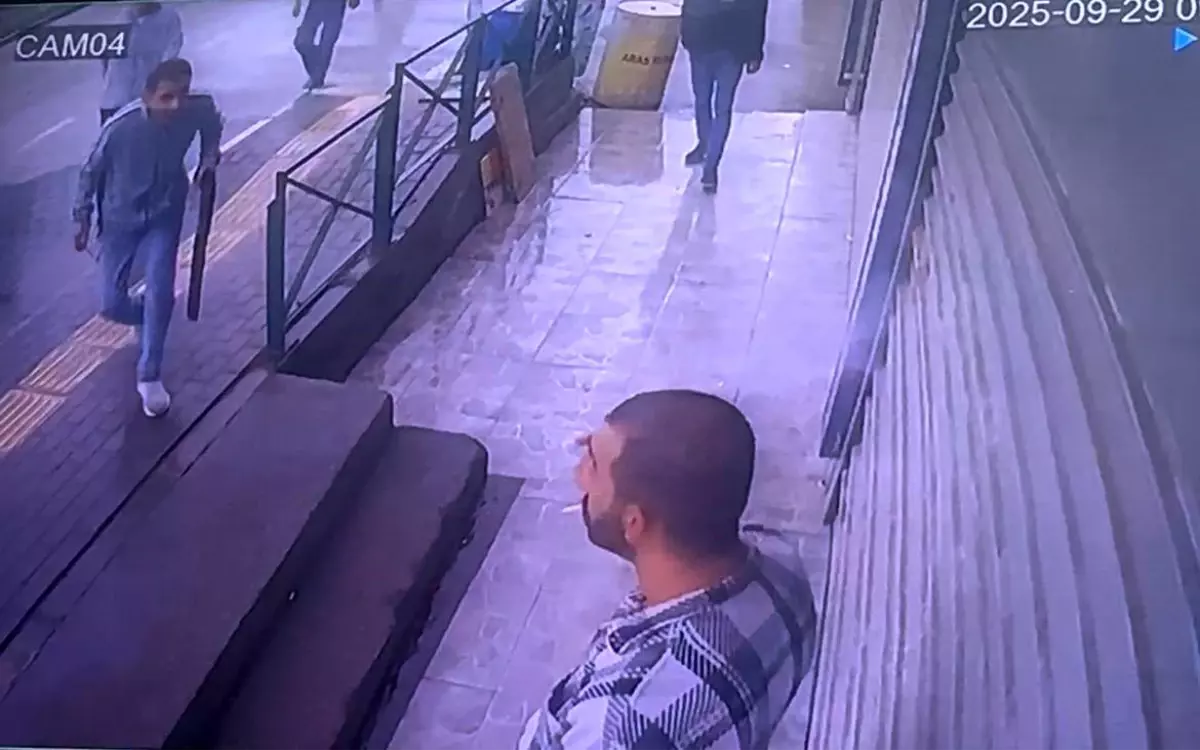 Bursa'da Tekel Bayisinde Bacaklarından Vuruldu