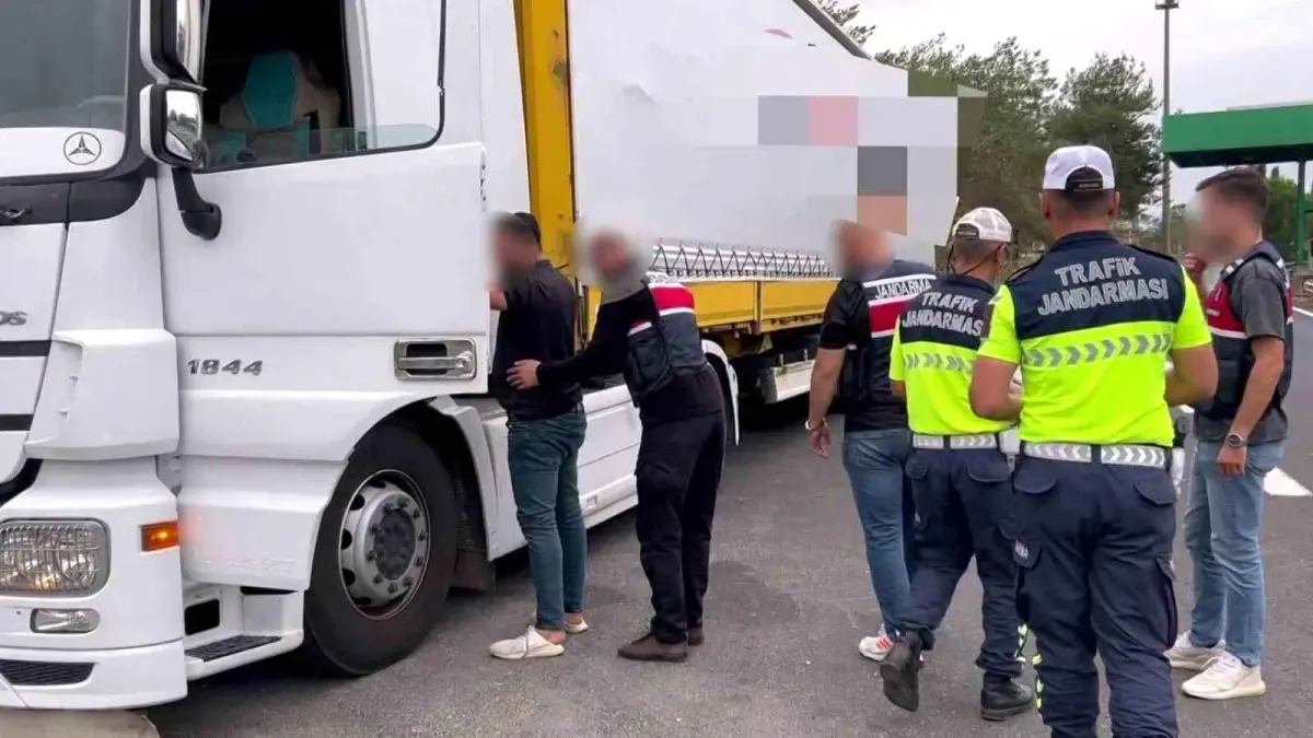 Sakarya'da Kaçakçılık Operasyonu: 3,2 Ton Kıyılmış Tütün Ele Geçirildi