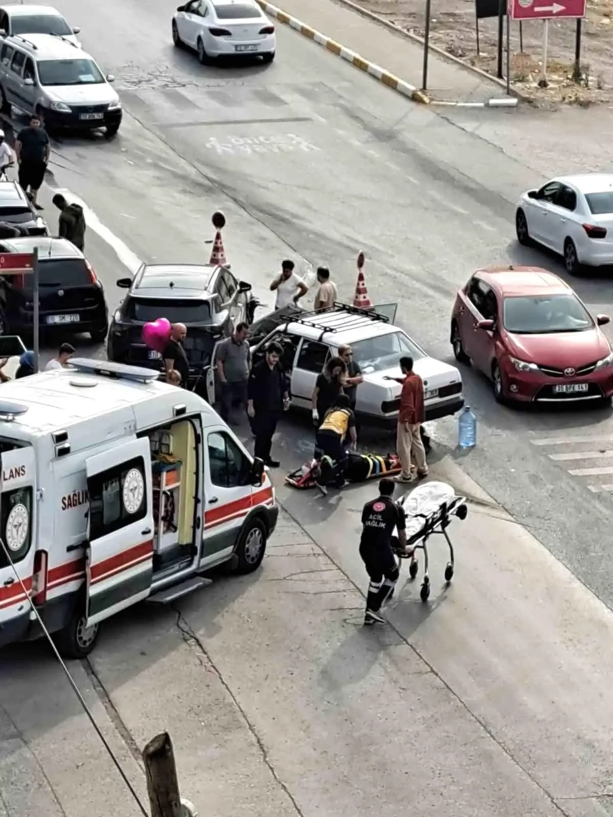 Balıkesir'de Zincirleme Kaza: 3 Yaralı, Trafik Lambası Talebi