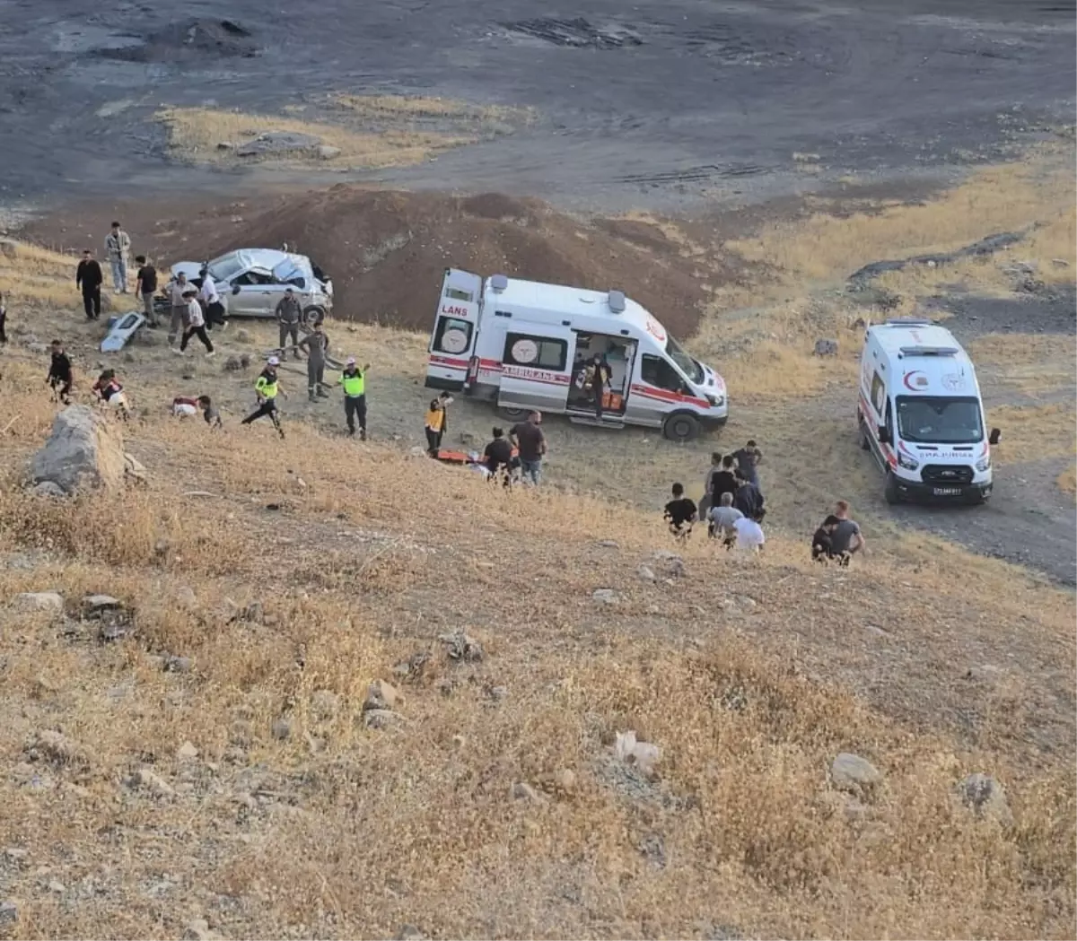 Uludere'de Otomobil Şarampole Yuvarlandı: 1 Ölü, 1 Yaralı