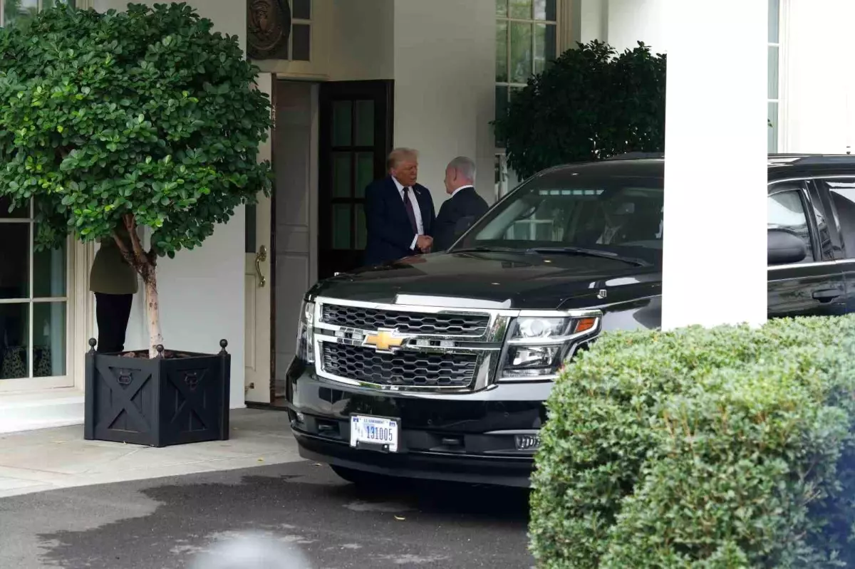 Trump ve Netanyahu Beyaz Saray&apos;da Bir Araya Geldi