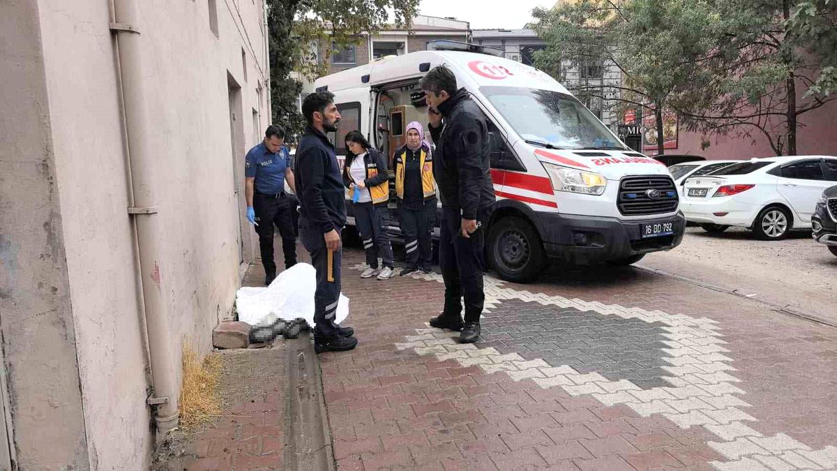 Bursa'da Yaşlı Adam Sokakta Ölü Bulundu