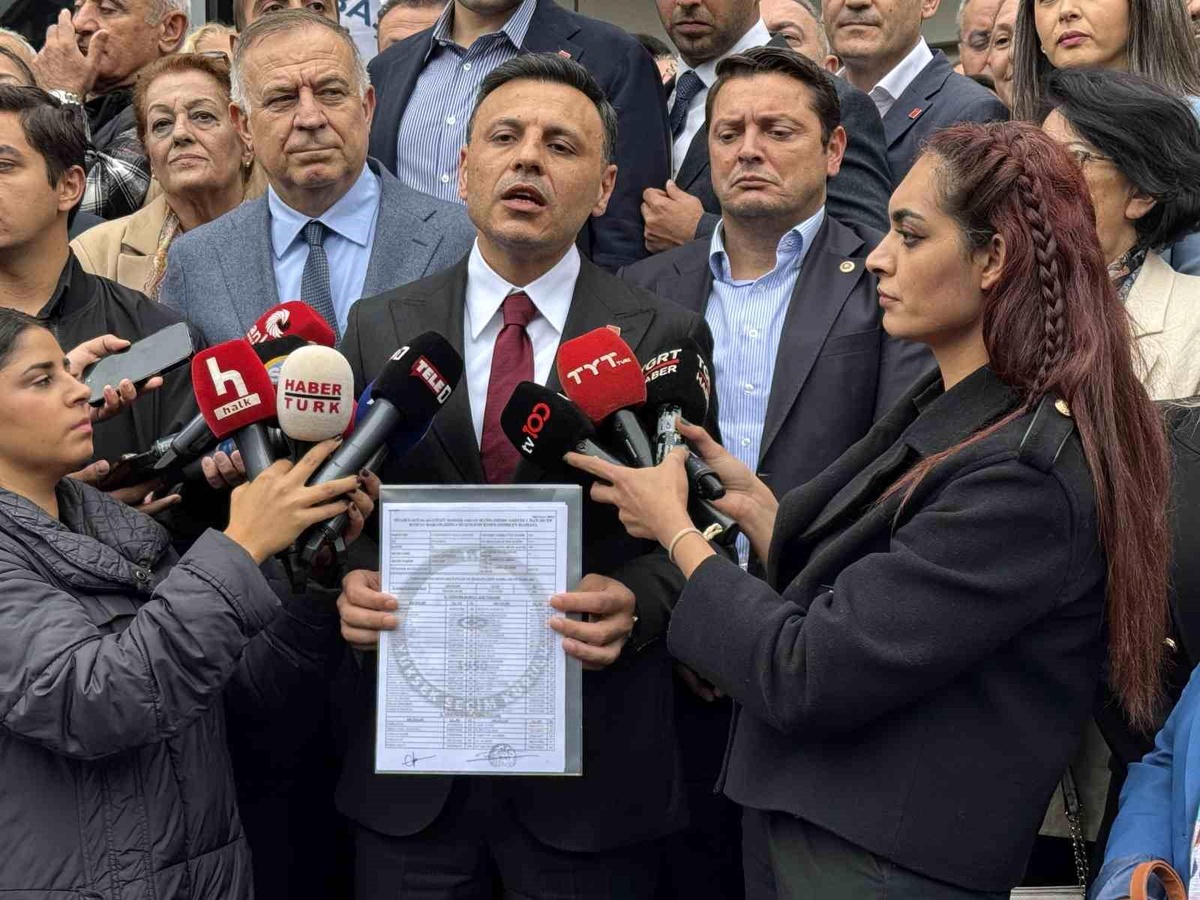 Özgür Çelik yeniden CHP İstanbul İl Başkanı oldu