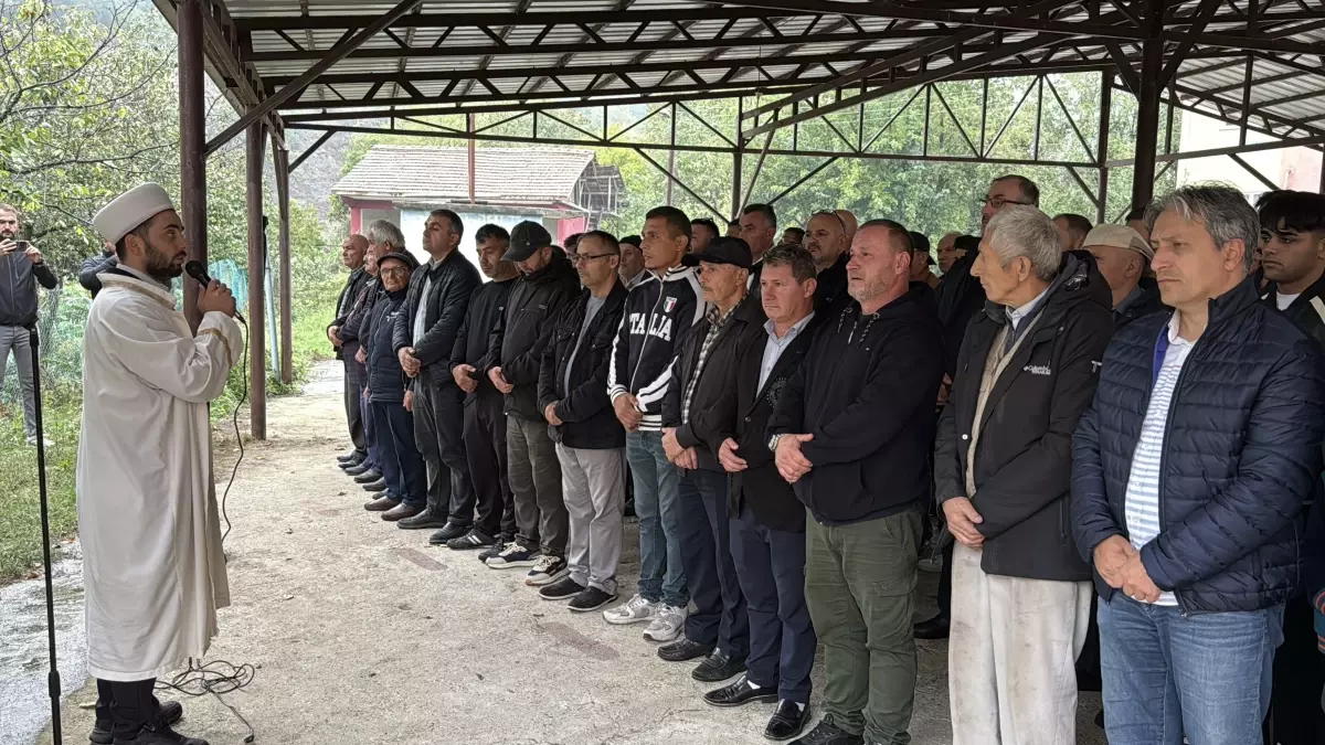 Yüksek Sesli Müzik Tartışması Sonucu Cinayet: Dilara Yıldırım Toprağa Verildi