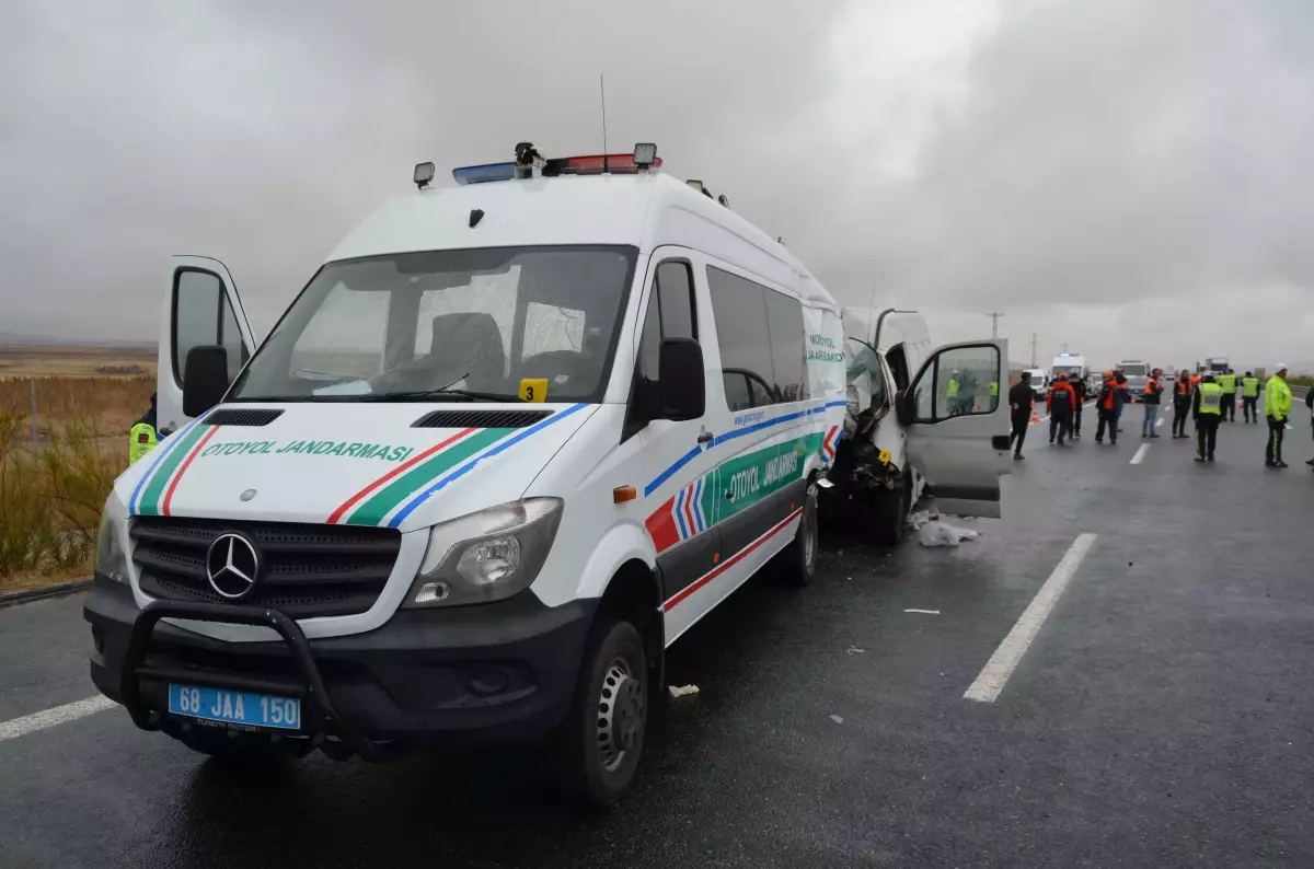 Aksaray'daki Trafik Kazasında 3 Kişi Hayatını Kaybetti, 3 Yaralı