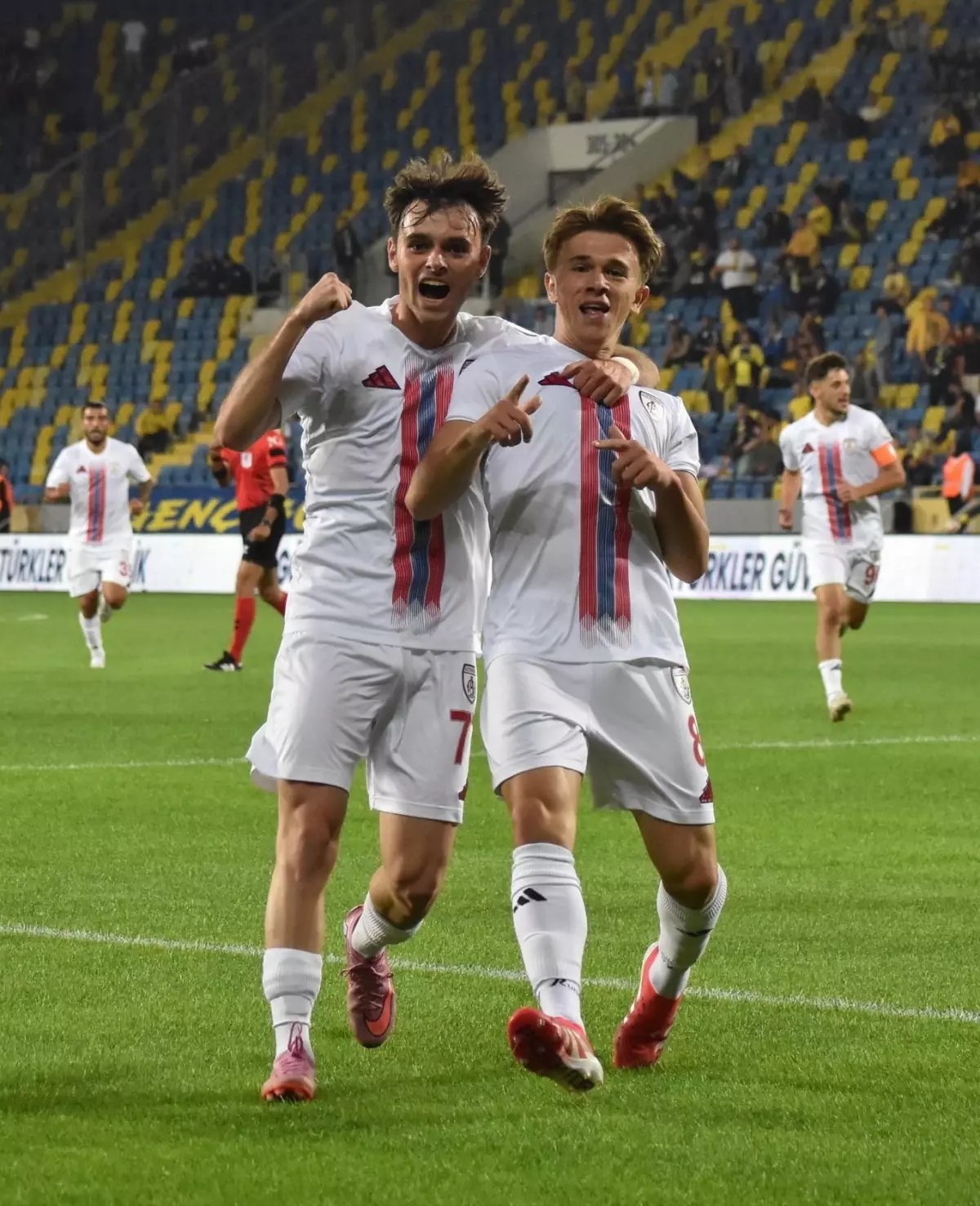Ege Arslan Gol Orucunu Bozdu
