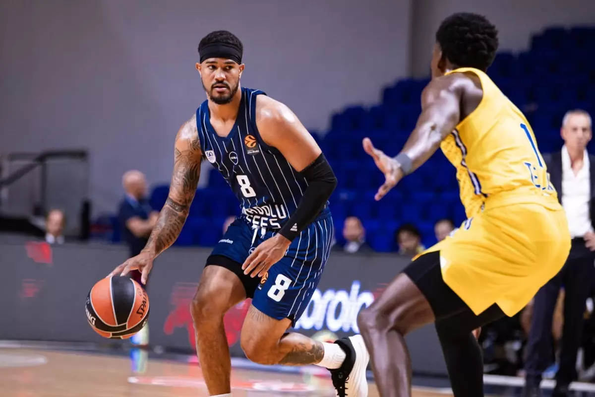 Anadolu Efes, EuroLeague'e galibiyetle başladı