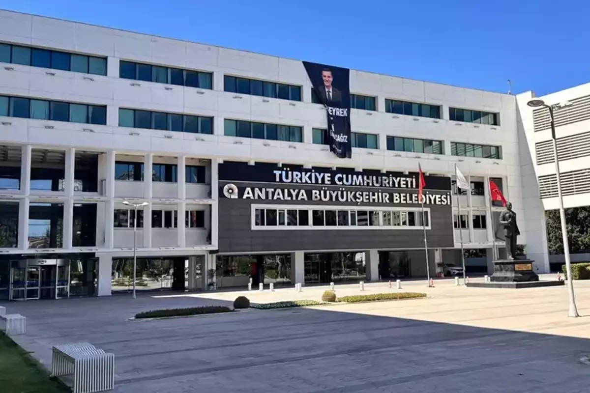 Antalya Büyükşehir Belediyesi'ne yönelik 6'ncı dalga 'rüşvet' operasyonu