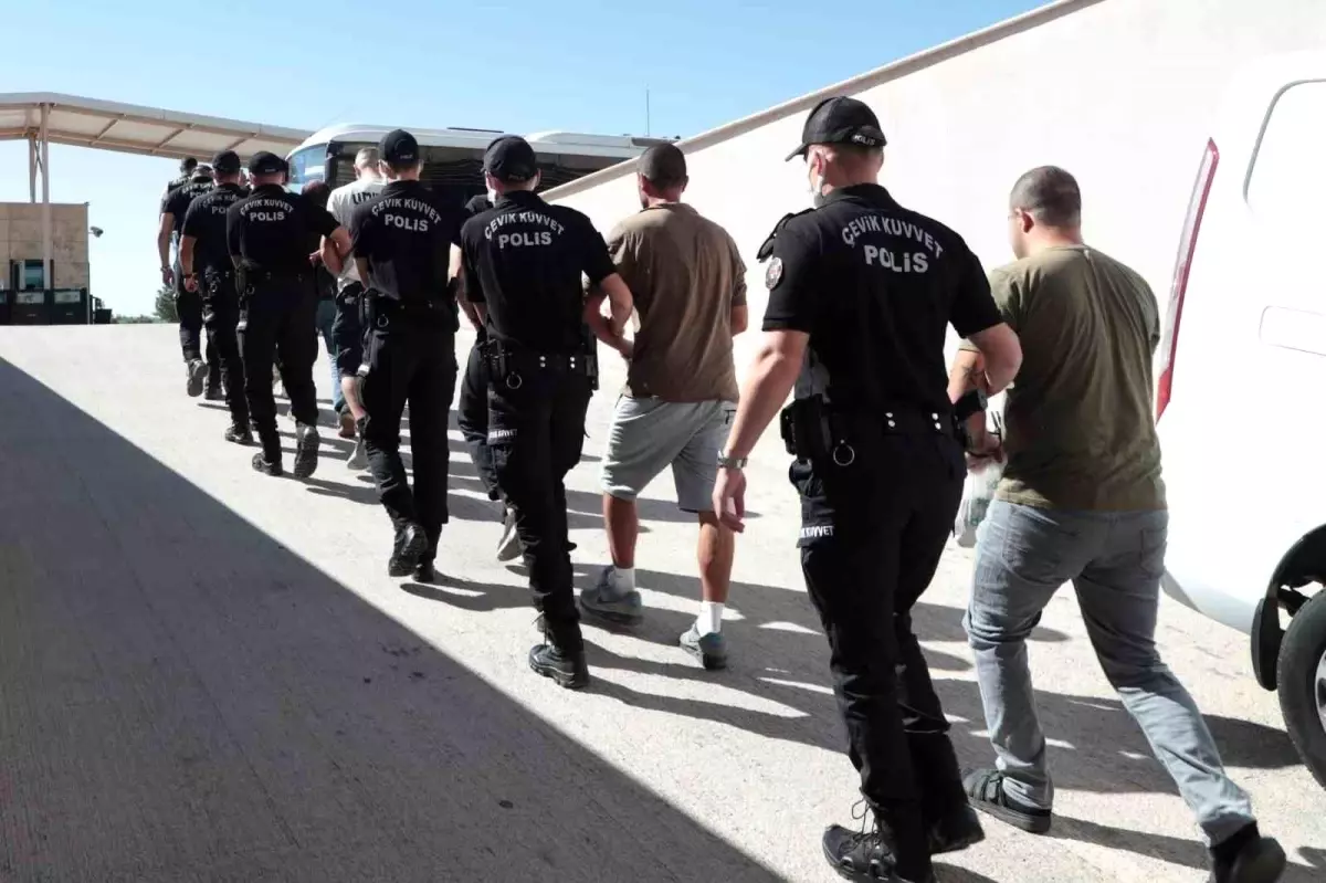 Antalya'da Asayiş Uygulamasında 186 Şahıs Yakalandı