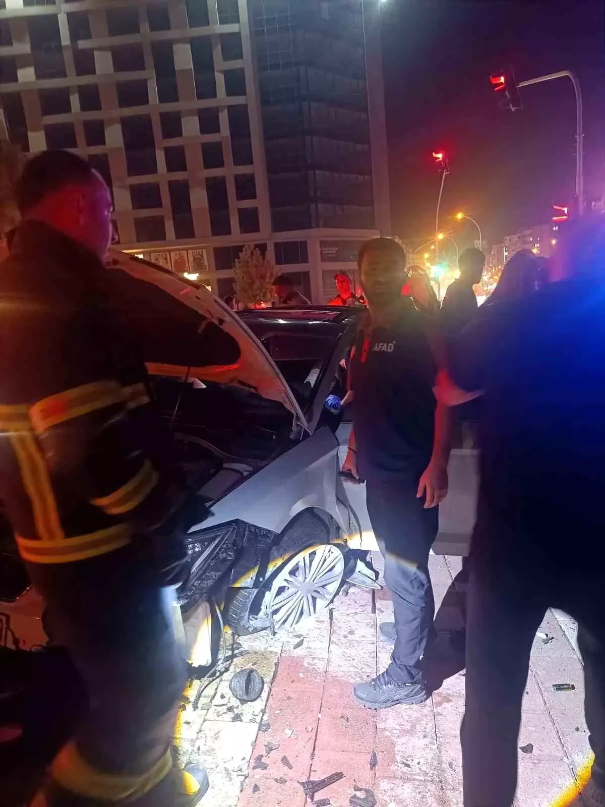 Batman'da Otomobil Takla Attı: 2 Yaralı