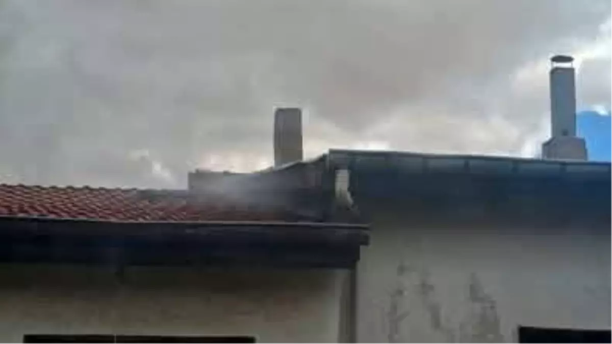 Beypazarı'nda Dükkanın Çatısında Yangın Çıktı