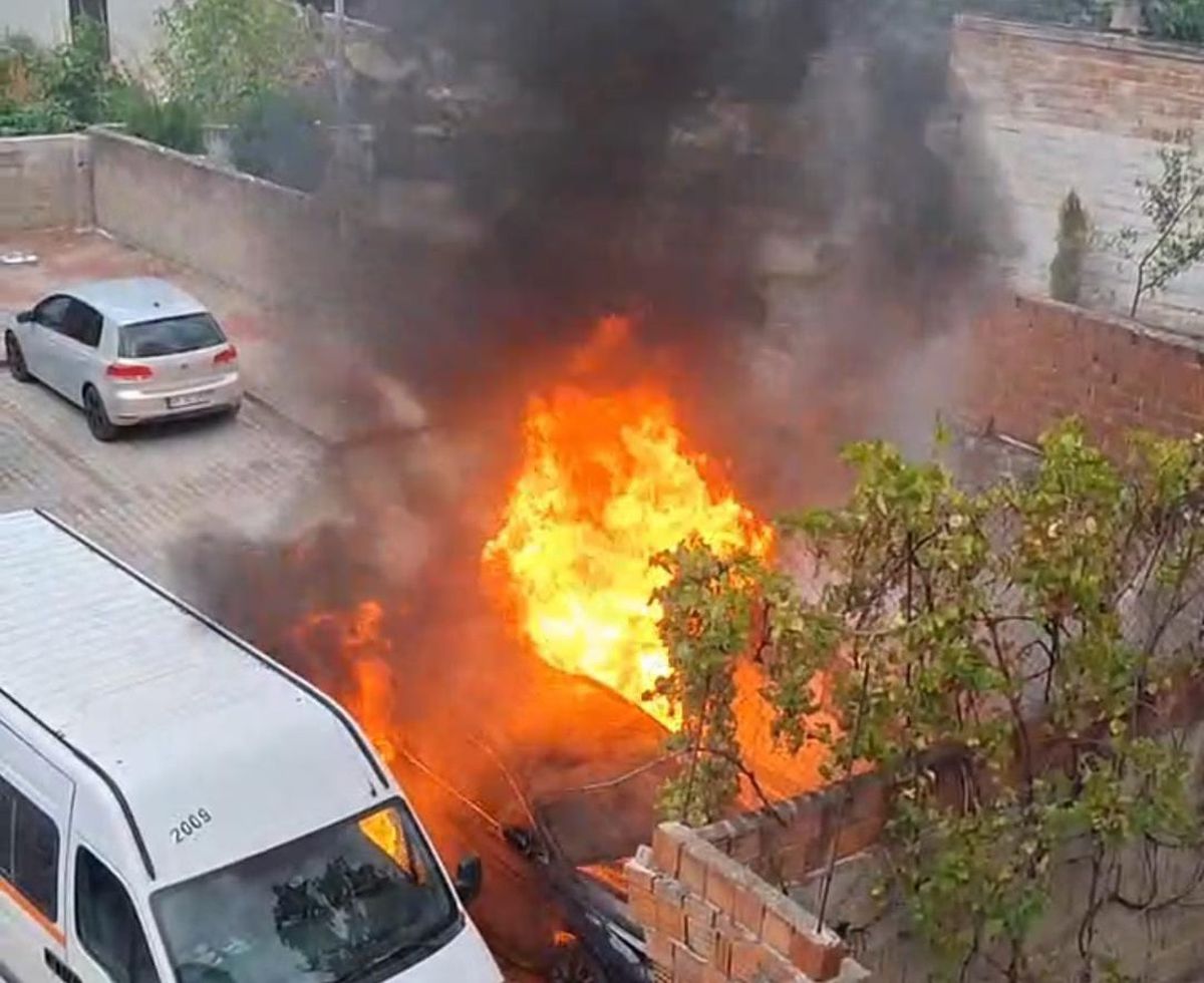 Bursa'da Park Halindeki Otomobilde Yangın Çıktı