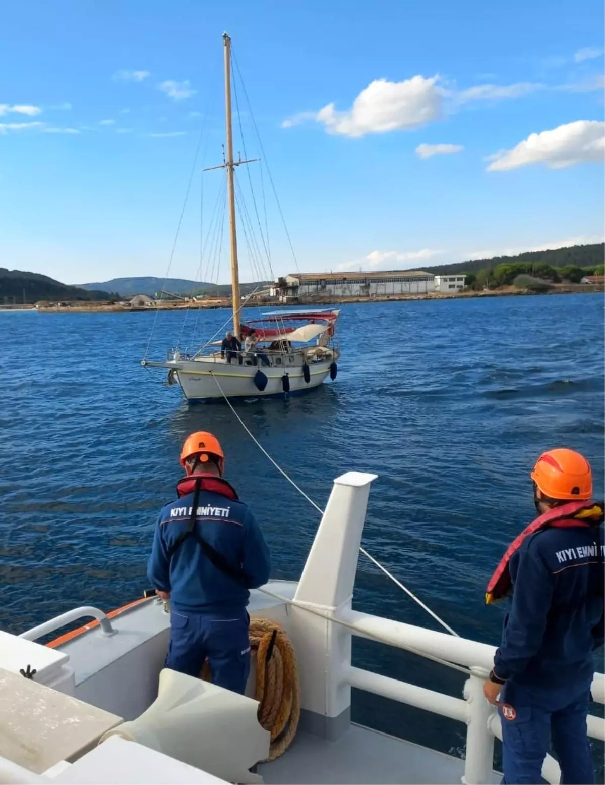 Çanakkale Boğazı'nda Makine Arızası Yaşayan Tekne Kurtarıldı