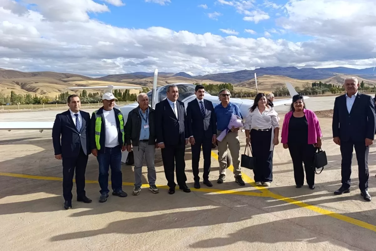 Divriği Havaalanı'na 84 yıl sonra ilk uçak indi