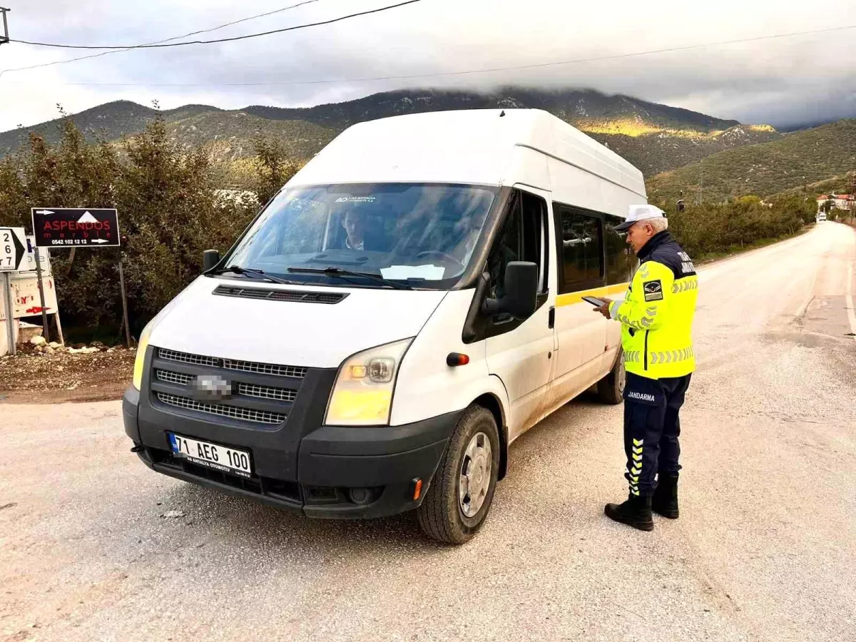 Eğirdir'de Trafik Denetimlerinde İşçi Servislerine Ceza