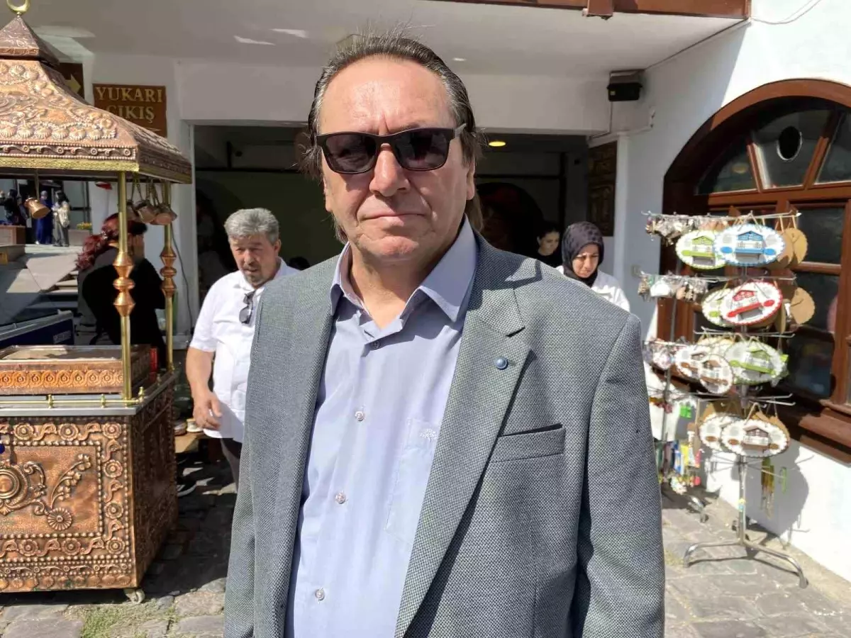 Eskişehir'de İki Özgür Ozan: İsmet Yılmaz ve Benzerliği