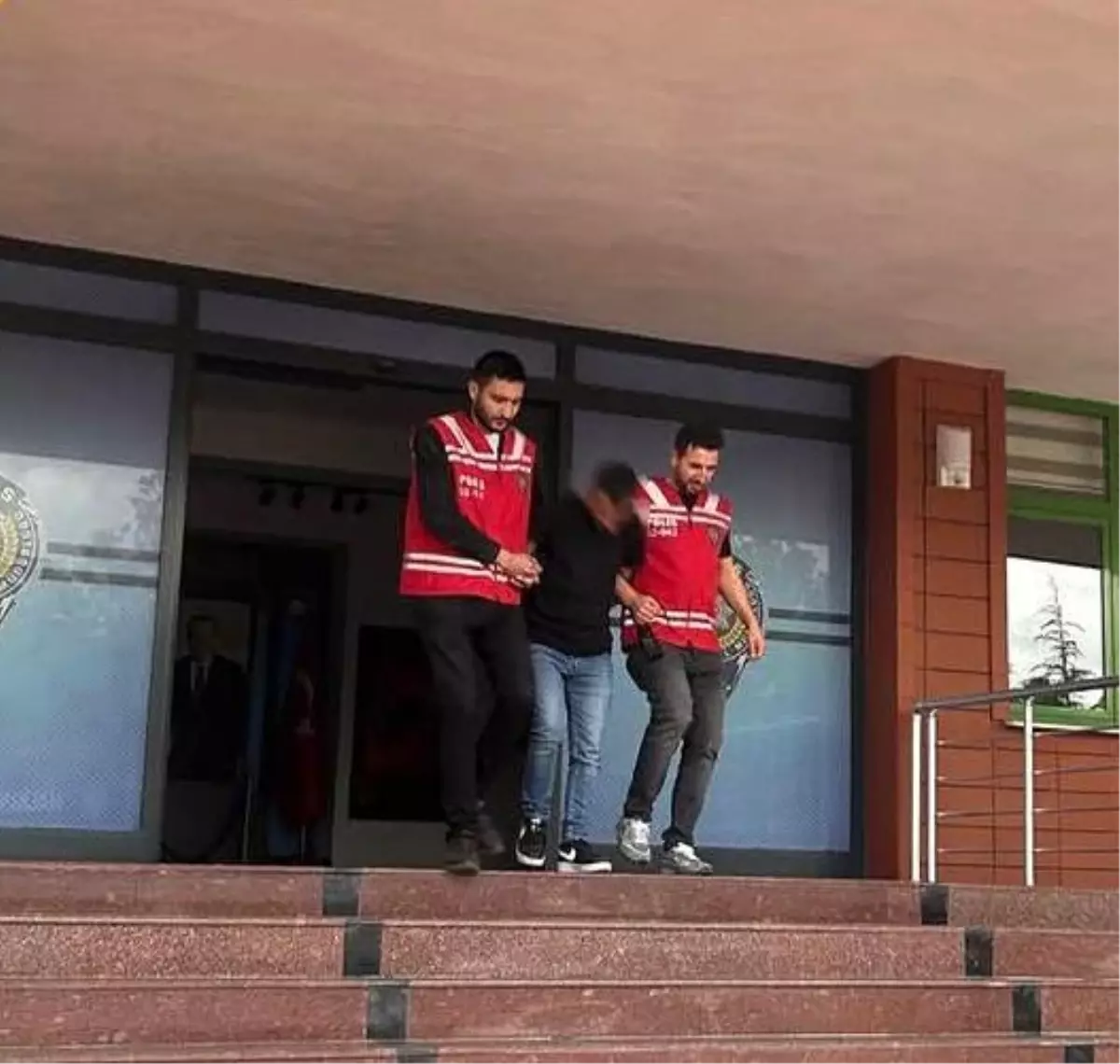 Isparta'da Aranan Suçlu Sahte Kimlikle Yakalandı