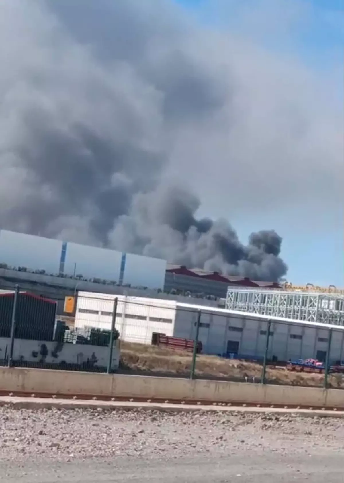 İzmir Aliağa'da Kimyasal Fabrikada Yangın Çıktı