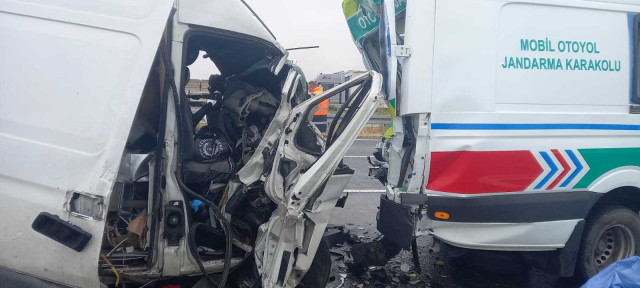 Jandarma aracına minibüs çarptı! 2 asker şehit oldu, 1 kişi hayatını kaybetti