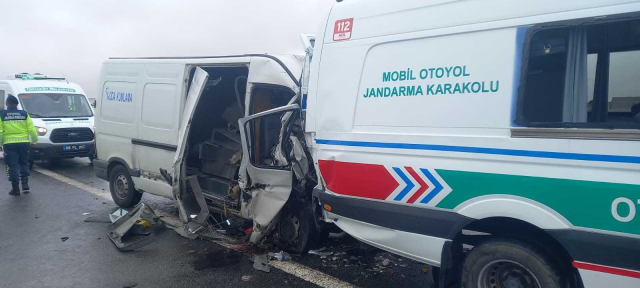 Jandarma aracına minibüs çarptı! 2 asker şehit oldu, 1 kişi hayatını kaybetti