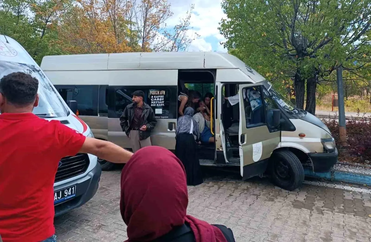 Kırıkkale Üniversitesi'nde Dolmuş Kazası: 13 Öğrenci Yaralandı