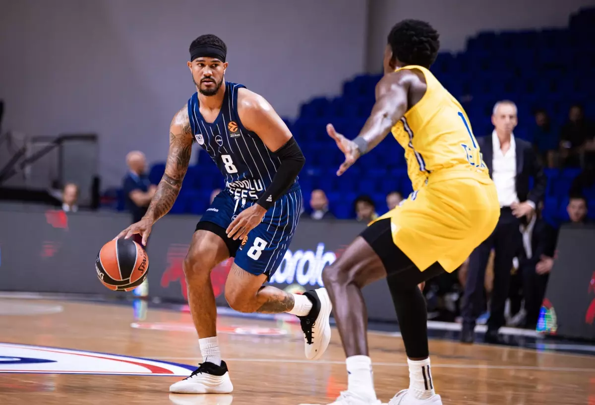 Anadolu Efes, EuroLeague Açılışında Maccabi Tel Aviv'i Yenerek Başladı