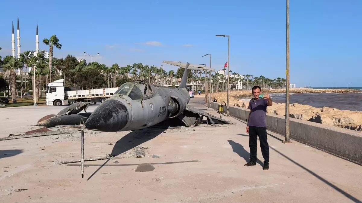 Mersin'deki 'Uçan Tabut' Savaş Uçağı Kaldırıldı