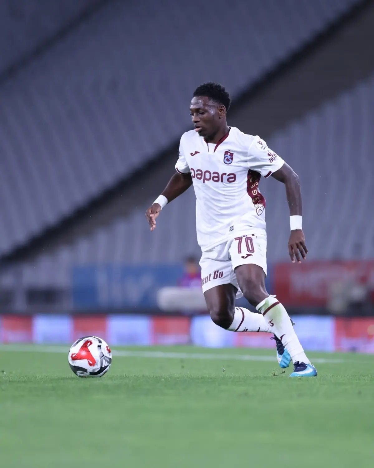 Kazeem Olaigbe, Belçika Basınından Övgü Aldı