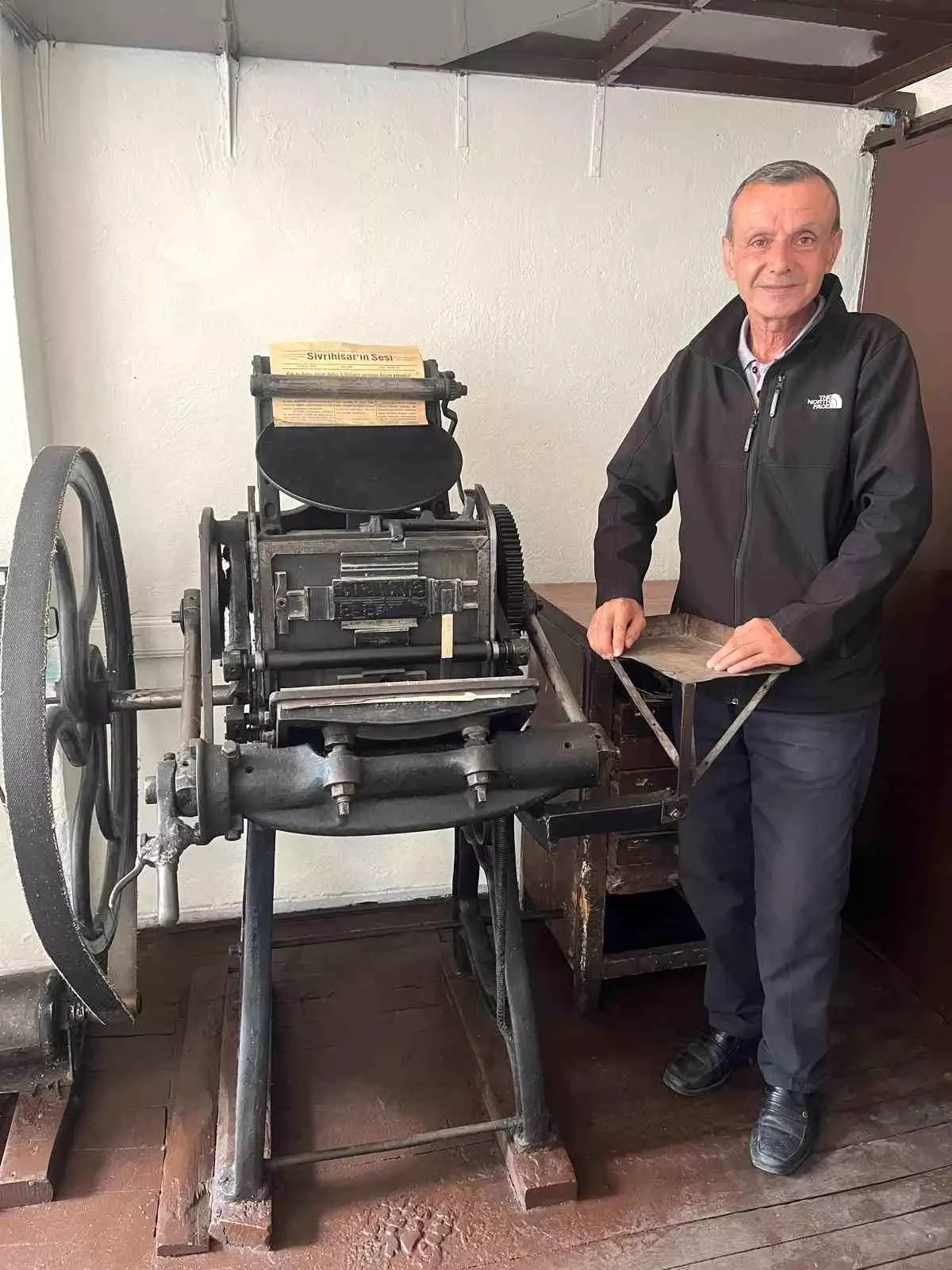 Sivrihisar'da 180 Yıllık Antika Matbaa Makinesi İlgi Odağı