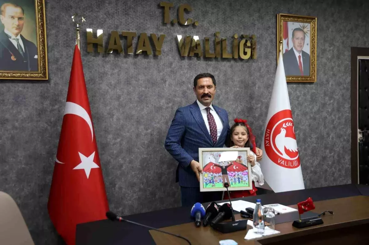 8 Yaşındaki Asya Alyanak, TEKNOFEST'te 'Mavi Vatan' Resmiyle Birinci Oldu