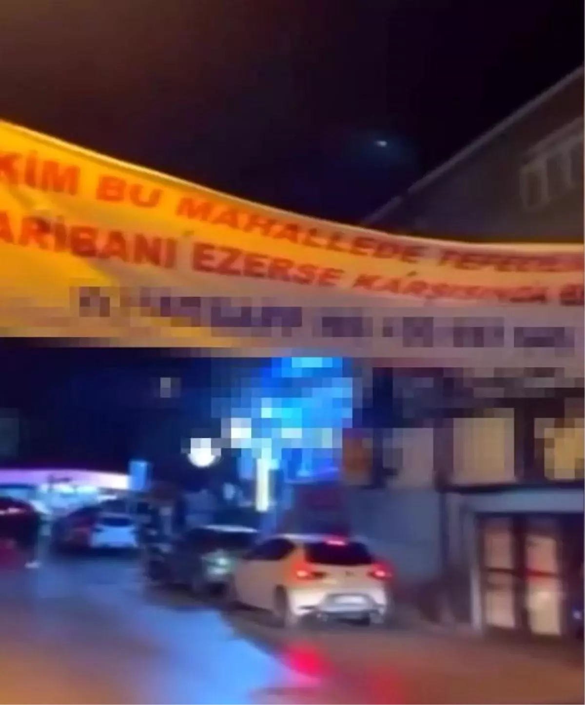Ümraniye'de Illegal Pankart Asan 6 Kişi Gözaltına Alındı