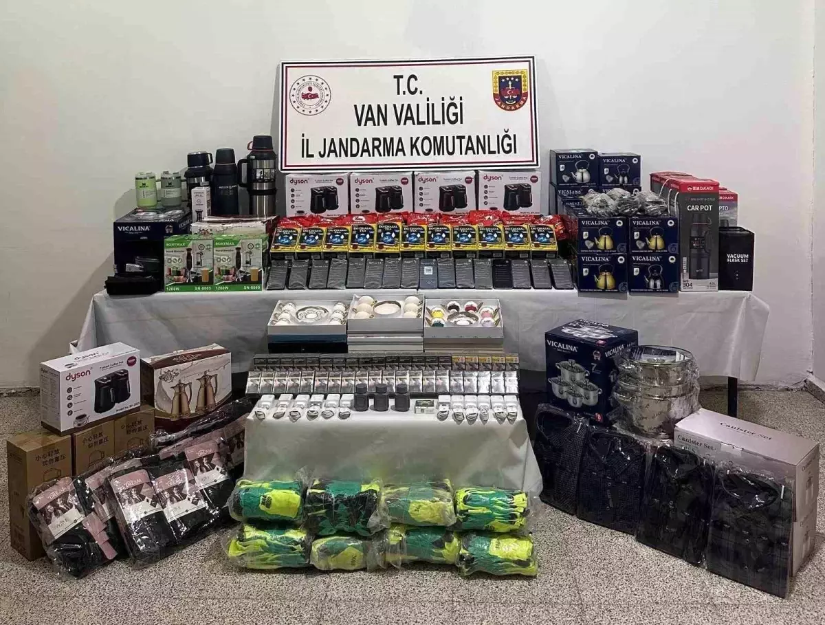 Başkale'de 1 Milyon TL Değerinde Gümrük Kaçağı Malzeme Ele Geçirildi