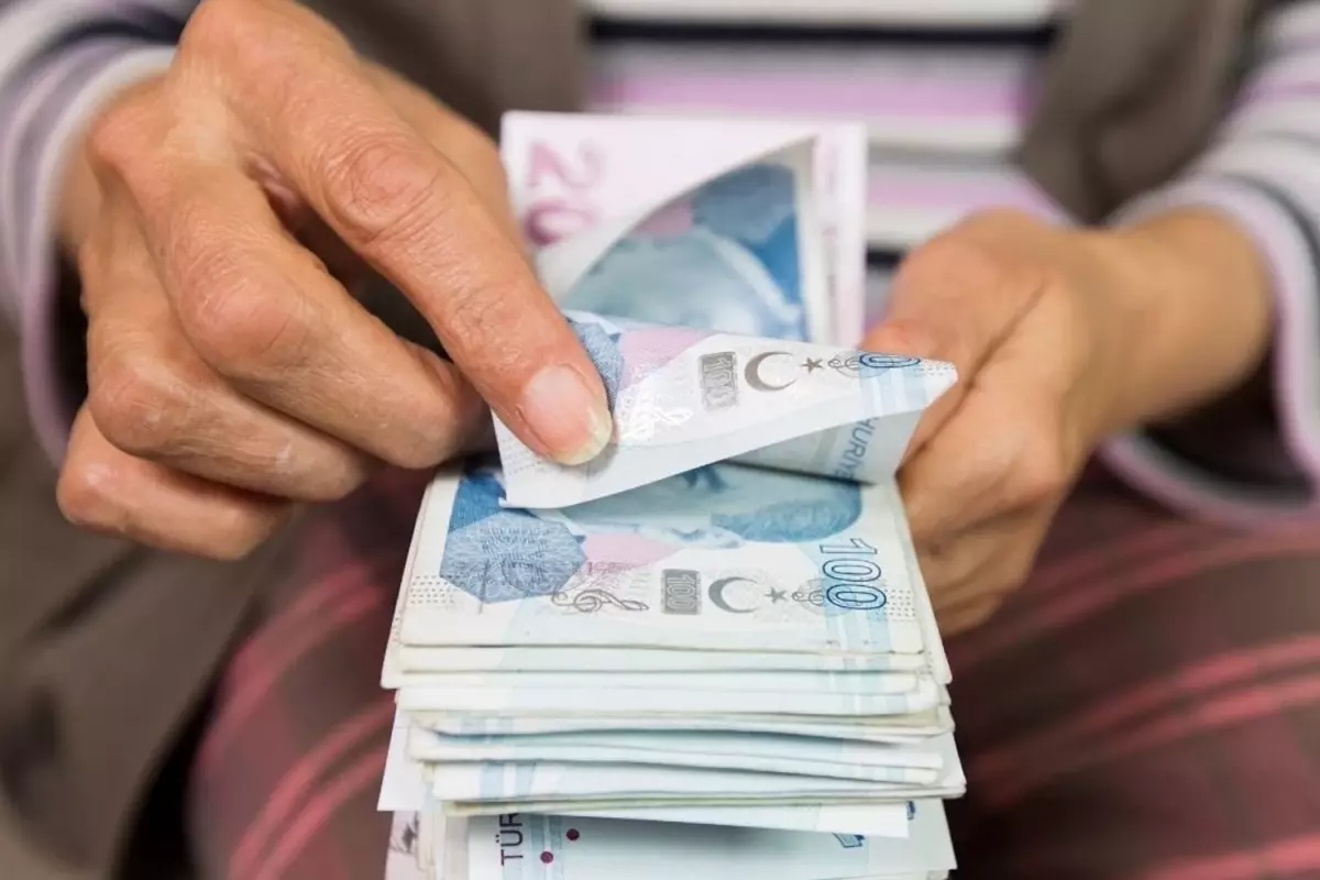 Yeni enflasyon tahmini ile emekli zammı hesabı değişti